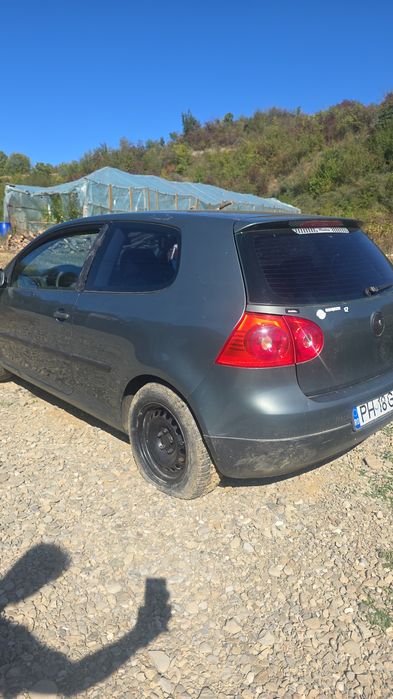 Vând golf 5 pentru dezmembrat