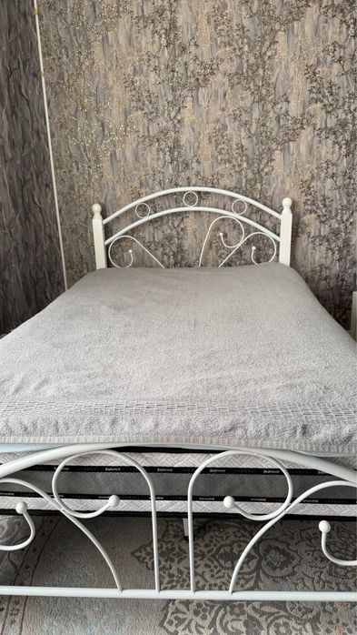 Продам подростковую кровать с матрасом