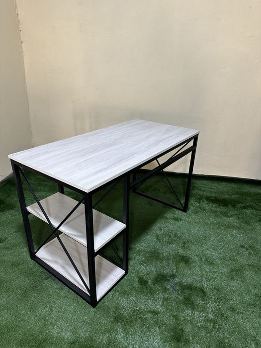 Стол в стиле лофт