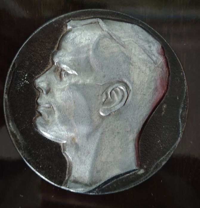 Настольные и памятные медали