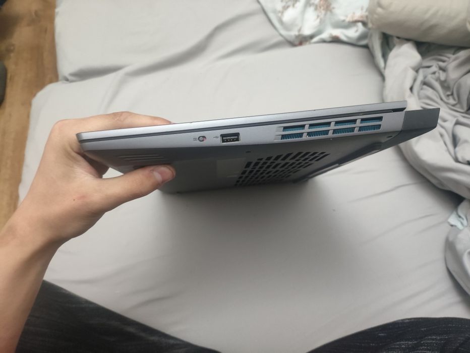 Lenovo LOQ 15IRH8.
