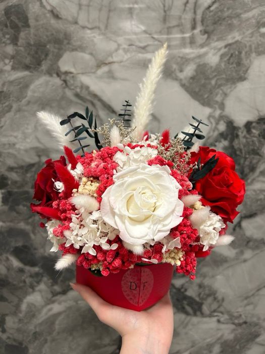 живые невянущие цветы