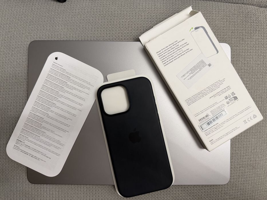 Чехол Apple Silicone Case для iPhone 16 Pro Max MagSafe