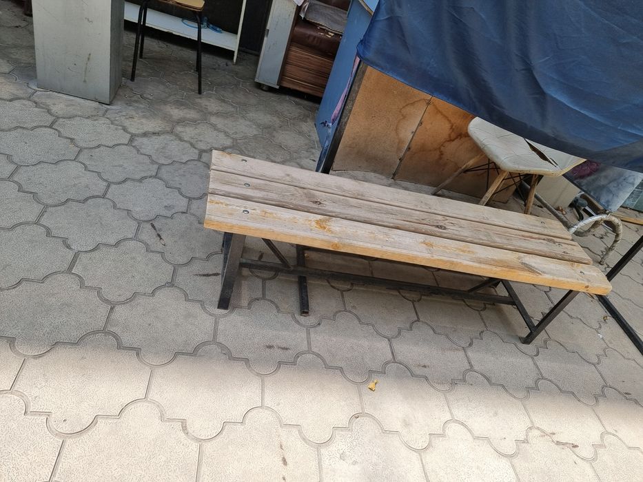 Стойки вешалки полки