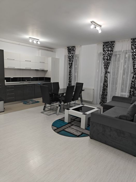 Apartament de 3 camere de închiriat