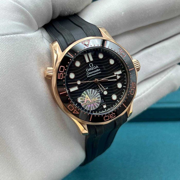 omega seamaster diver 300m черно/златисто