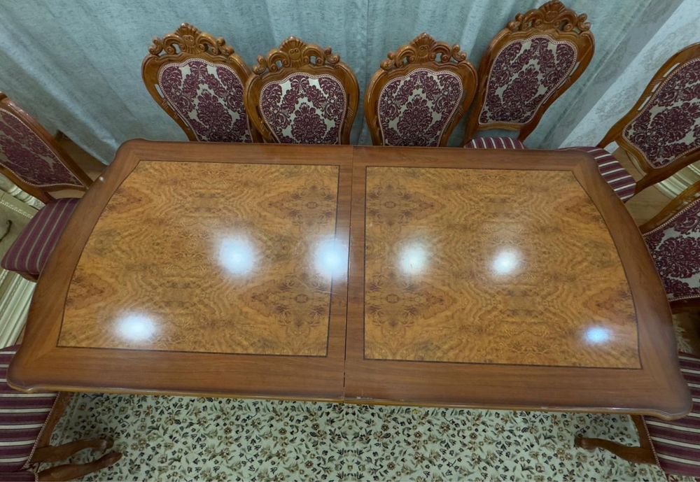 Стол со стульями