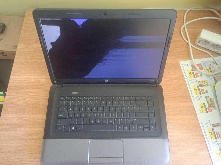 Pachet laptopuri piese/reparații: HP 650 (funcțional, ecran spart) + Asus U52F + Încărcător HPPreț: 160 lei (negociabil)