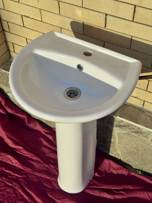 Раковина с пьедесталом