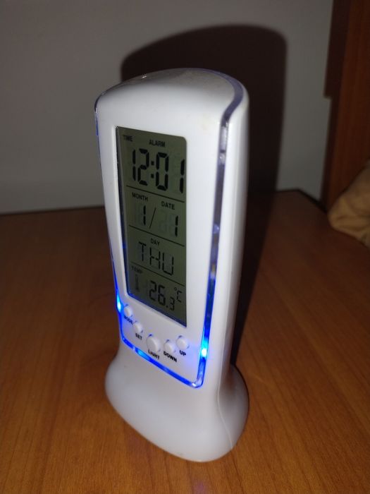 Ceas digital de birou multifuncțional, cu termometru, calendar și alarmă