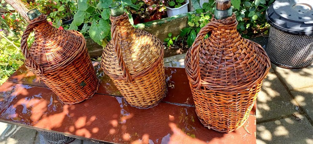 Продавам дамаджани 8л