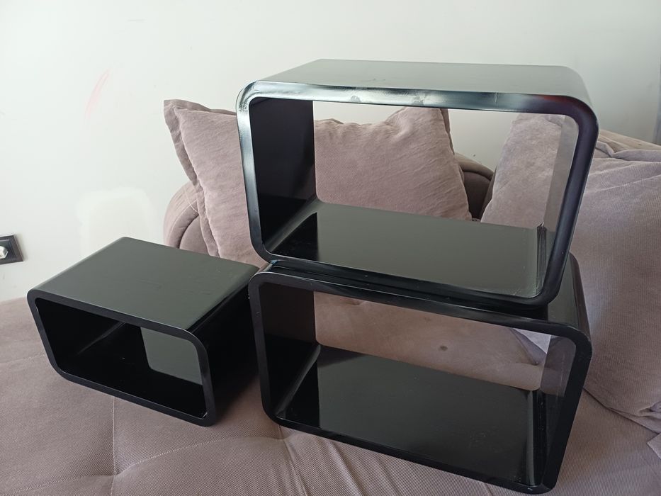 Диван,холна маса и рафт- кутии