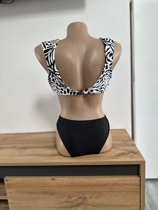 Costum de baie nou