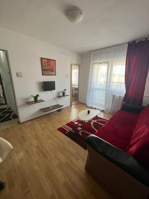 Închiriez apartament