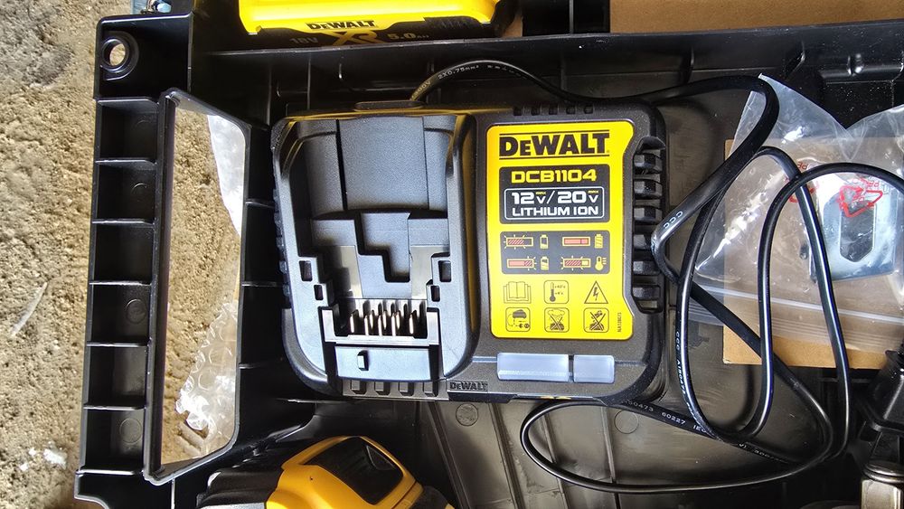 Ударный гайковерт DeWalt