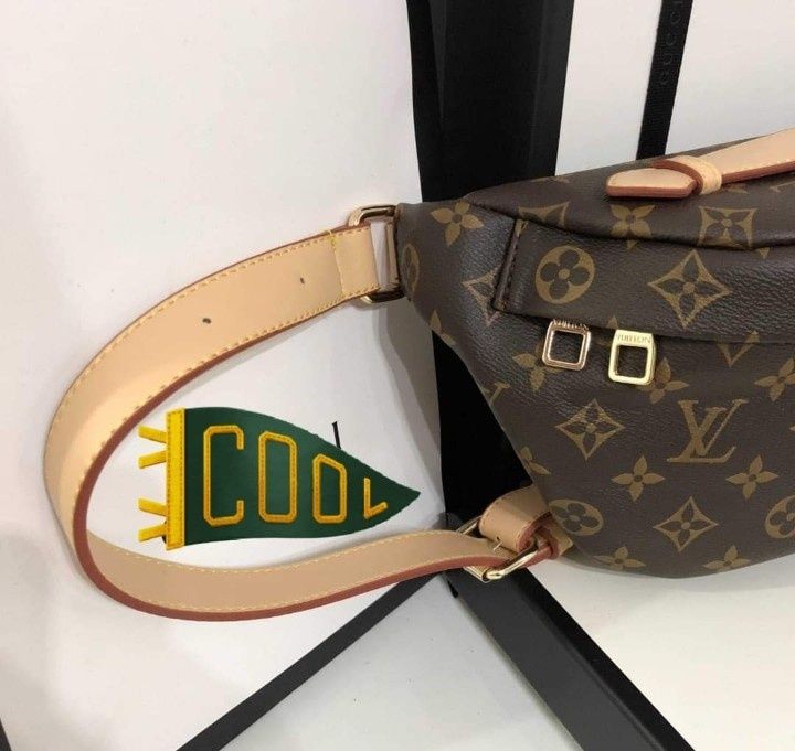 Borseta unisex, interior inscriptionat, curea reglabila, saculet, etic