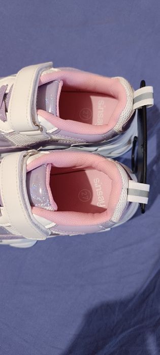 Нови красиви маратонки за момиче номер 27