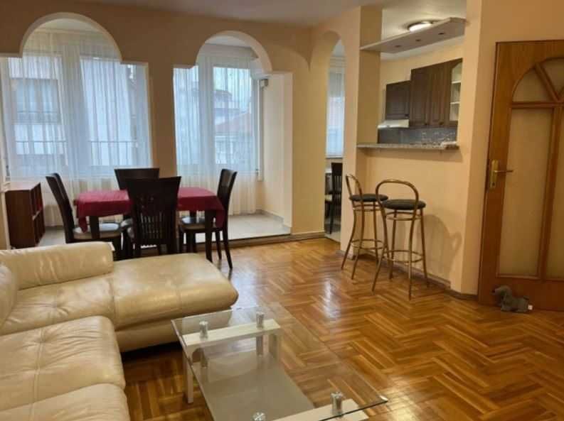 Дава се под наем Тристаен апартамент в София, Лозенец - 90 кв.м за 896.58 € - Снимка #1