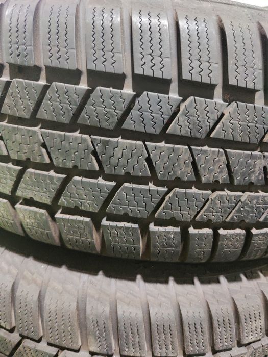 4 бр зимни 215/65/16 Continental