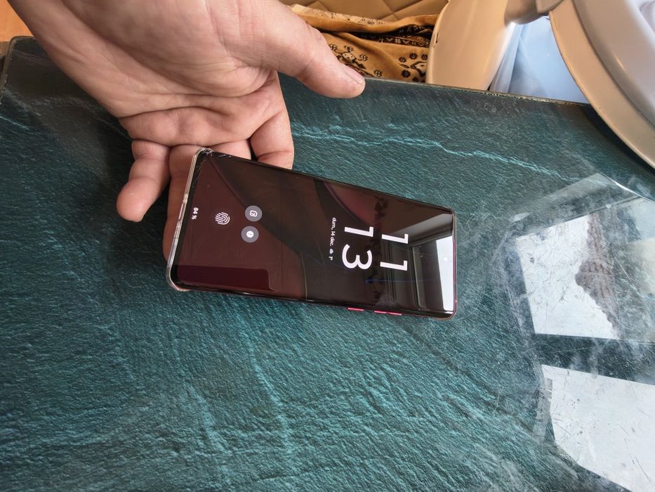 Vând Motorola edge 40 cu ecran curbat, amprenta display, fast charge