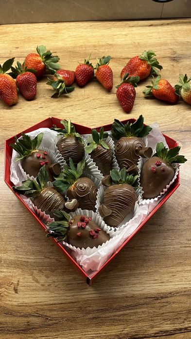 Клубника в шоколаде. Подарки. Есть каспий ред