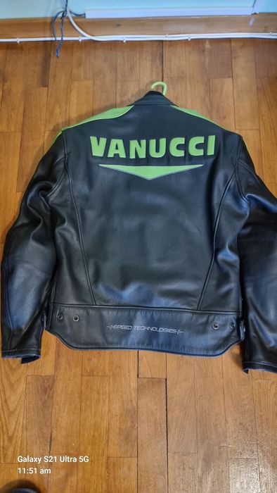 Vând echipament moto