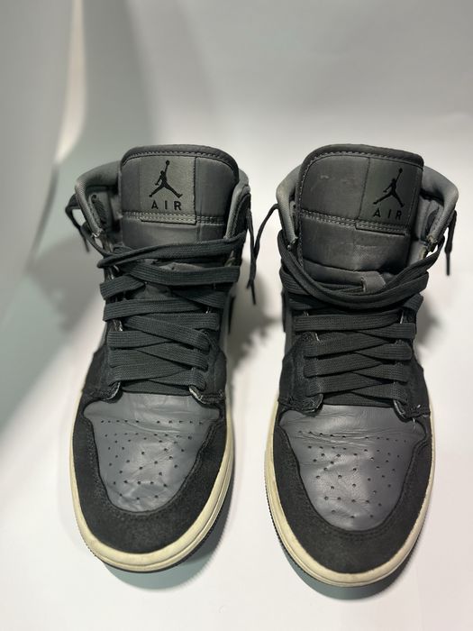 Air Jordan 1 Mid "Distressed Smoke Grey" marimea 39