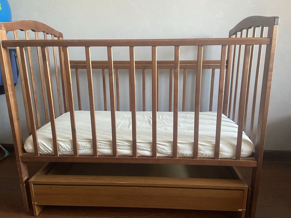 Детская деревянная кроватка