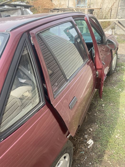 Автомобиль Daewoo Racer