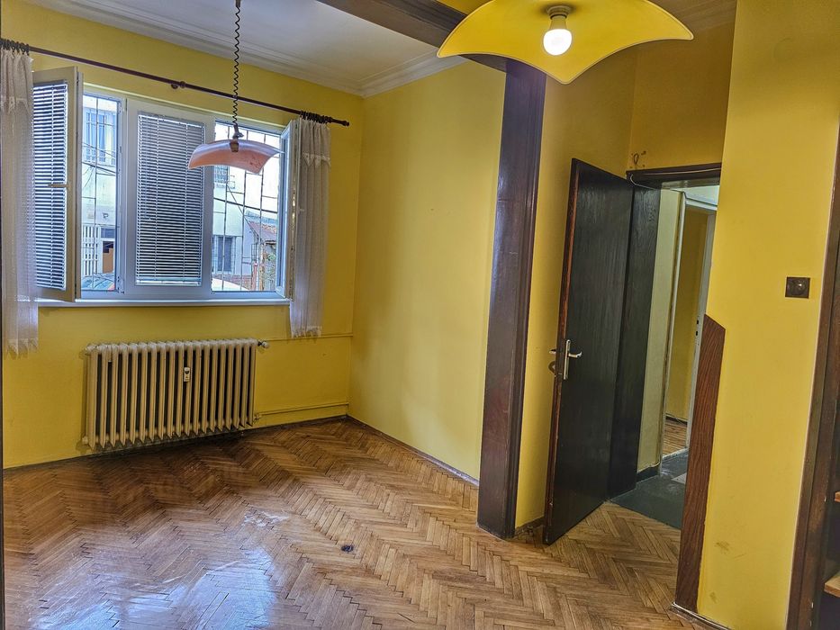 Дава се под наем Тристаен апартамент в София, Център - 65 кв.м за 510 € - Снимка #2