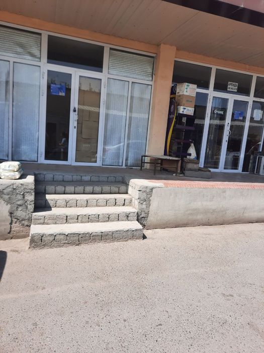 O’rikzor bozor ro’parasida optomchilar magazini sotiladi