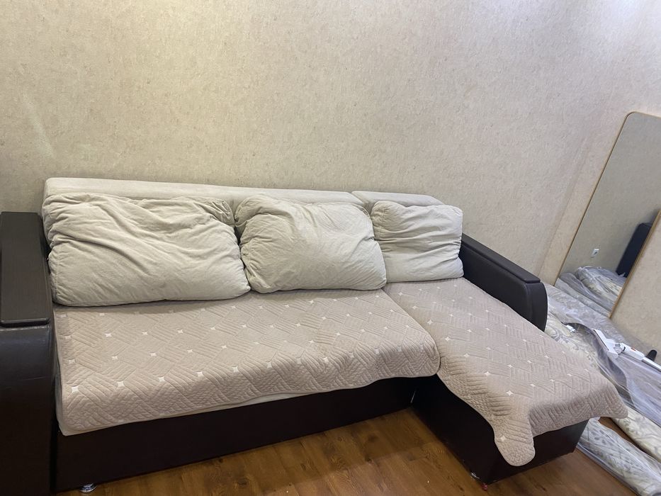 Отдам даром диван