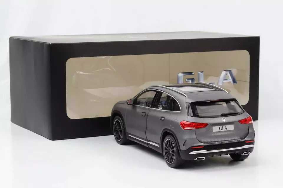 Mercedes-Benz GLA class/ Diecast 1:18