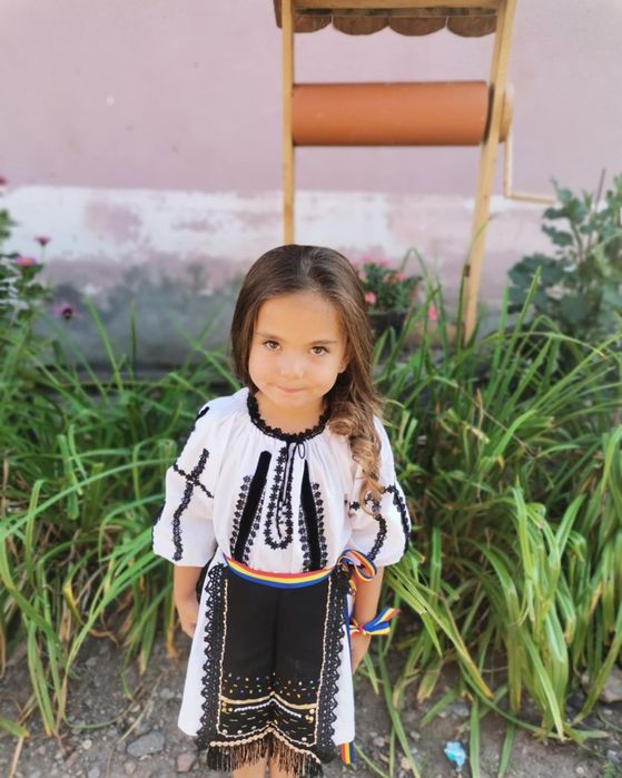 Vând costume populare femei