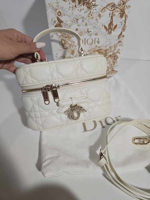 Налична чанта Dior Dioramour лате
