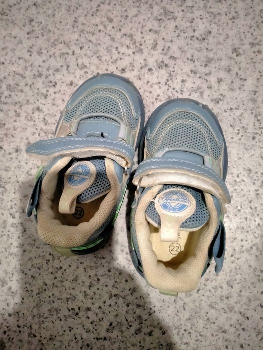 Разные вещички даром отдам.