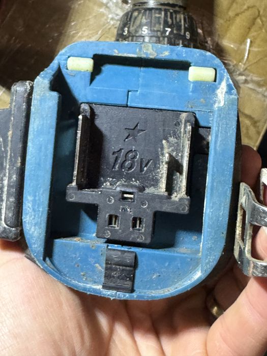 Autofiletanta makita DHP 458 mandrina metalica