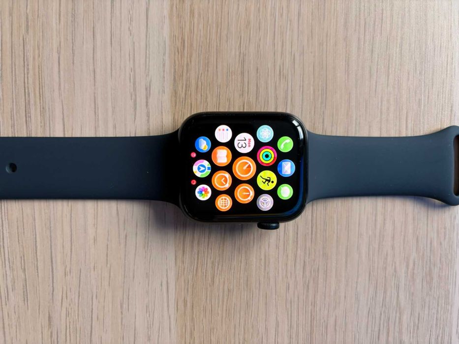 Apple watch SE2  44 mm оригинален като нов