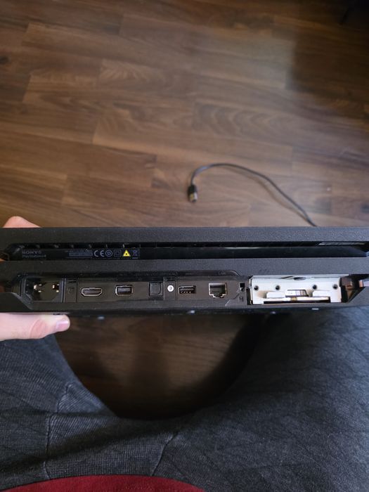 Vand PlayStation 4 PRO