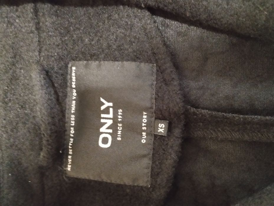 Черно,тънко палто на Only,размер XS