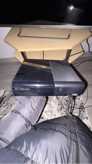 vand xbox 360 cu multe jocuri functionabil