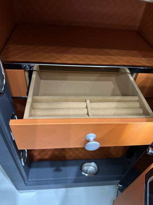 Продам сейф в отличном состоянии