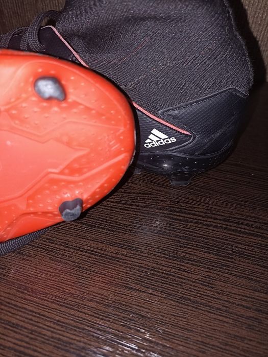 Продам бутсы оригинал Adidas