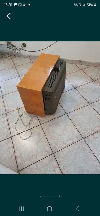 Vând tv,radio,aparat foto.