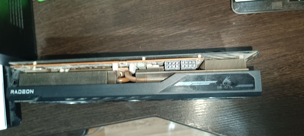 Продам Видеокарта AMD RX 6800