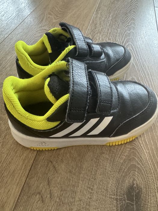 Маратонки Adidas 26