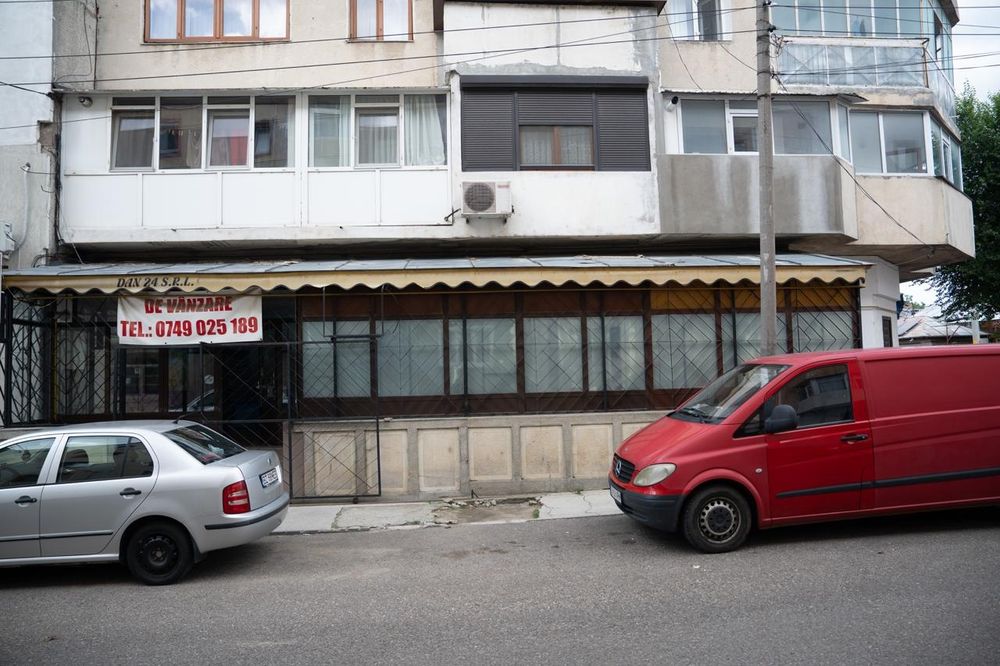 Vând spațiu comercial
