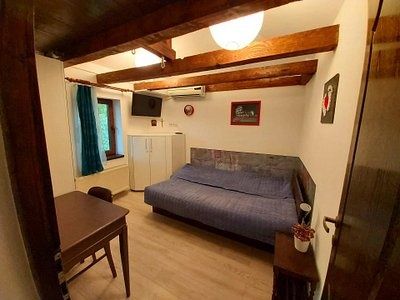 Garsoniera cocheta si spatiu depozitare - de inchiriat Piata Victoriei