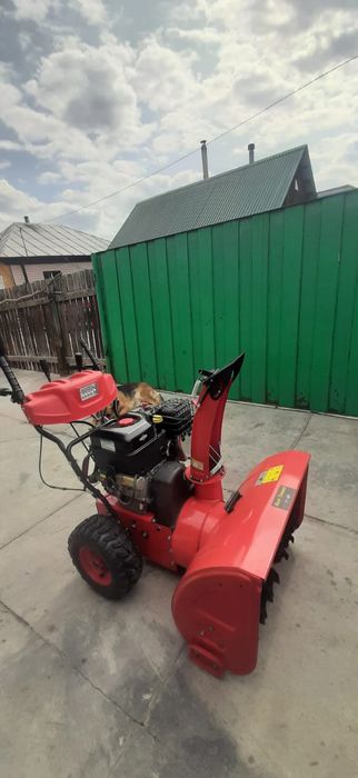 Продам снегоуборщик