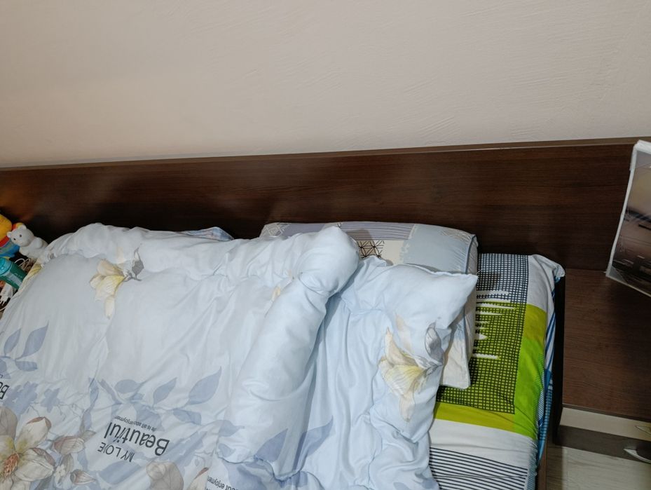 Продавам спалня с матрак